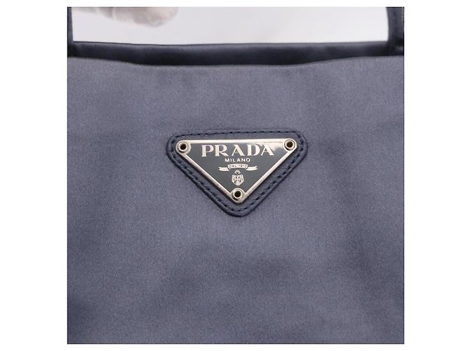 Borsa a mano PRADA in raso blu Auth ka5142A - vista 17