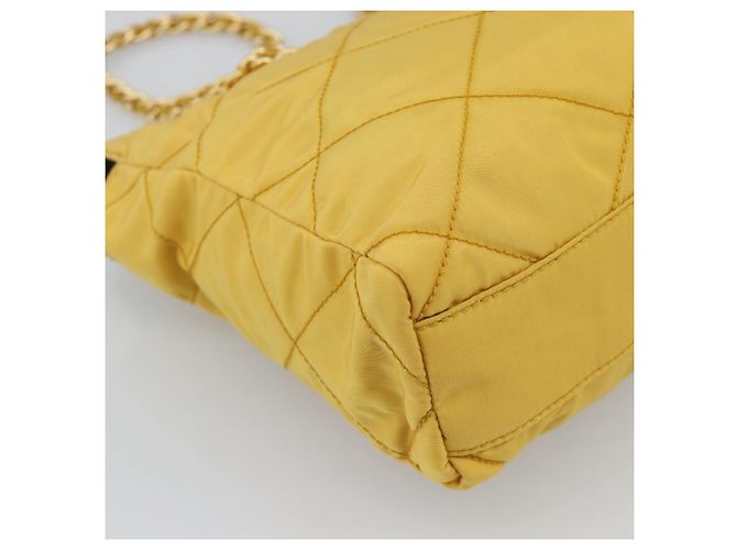 Borsa a Spalla con Catena PRADA Nylon Giallo Oro Auth 190869A D'oro - vista 17