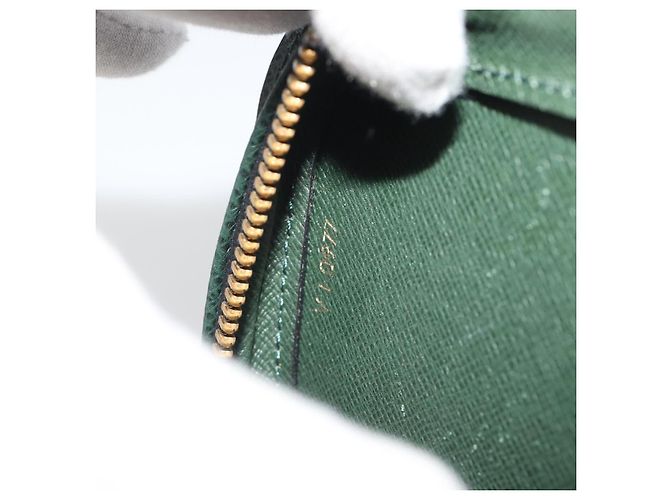 LOUIS VUITTON Clutch Taiga Baikal Epicea M30184 LV Auth BA13916 - vista 12