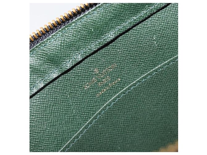 LOUIS VUITTON Clutch Taiga Baikal Epicea M30184 LV Auth BA13916 - vista 17
