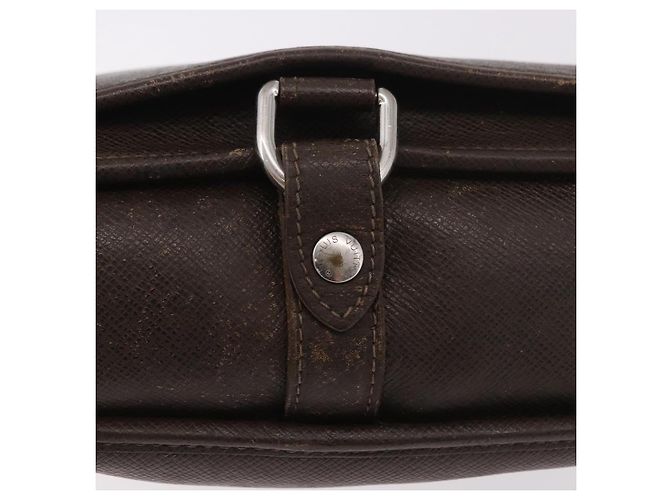 LOUIS VUITTON Bolsa de Ombro Taiga Andrei Grizzly M32488 LV Auth ka5136 Marrom - vista 10
