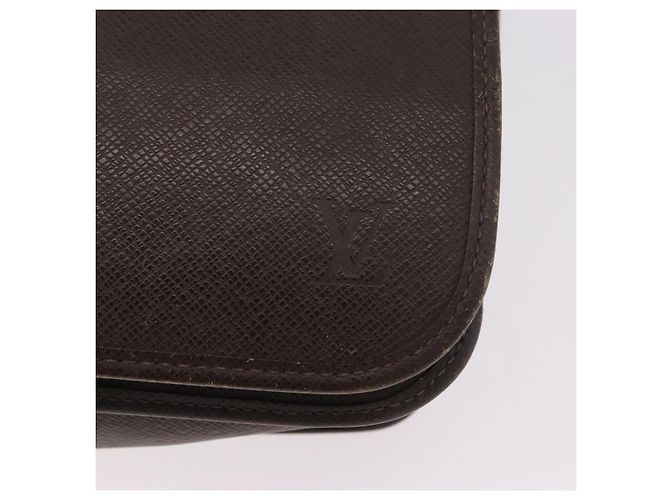 LOUIS VUITTON Bolsa de Ombro Taiga Andrei Grizzly M32488 LV Auth ka5136 Marrom - vista 17