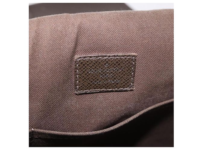 LOUIS VUITTON Bolsa de Ombro Taiga Andrei Grizzly M32488 LV Auth ka5136 Marrom - vista 19