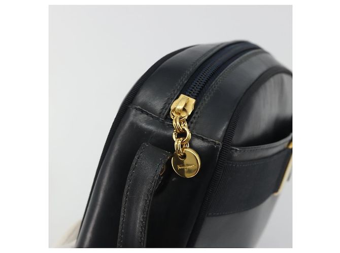 Borsa a Spalla Salvatore Ferragamo Vala in Pelle Nera e Oro Auth BA13929 Nero D'oro - vista 10