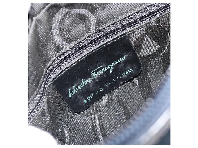 Borsa a Spalla Salvatore Ferragamo Vala in Pelle Nera e Oro Auth BA13929 Nero D'oro - vista 12
