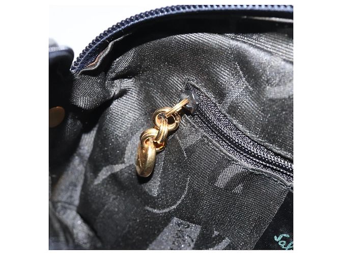 Borsa a Spalla Salvatore Ferragamo Vala in Pelle Nera e Oro Auth BA13929 Nero D'oro - vista 20