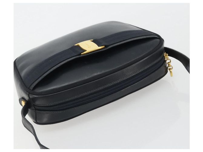 Borsa a Spalla Salvatore Ferragamo Vala in Pelle Nera e Oro Auth BA13929 Nero D'oro - vista 6