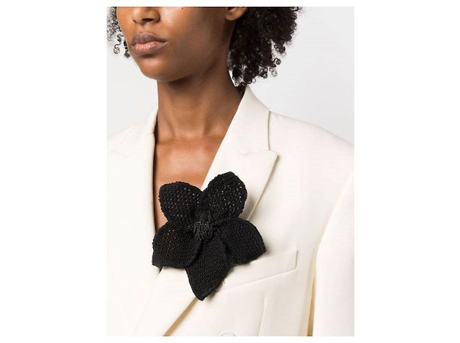 Spilla Camélia in maglia nera Chanel Nero - vista 2