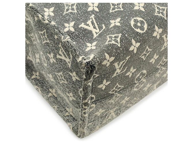 Borsa Louis Vuitton Monogram Jacquard Denim OnTheGo MM Nero Monogramma - vista 4
