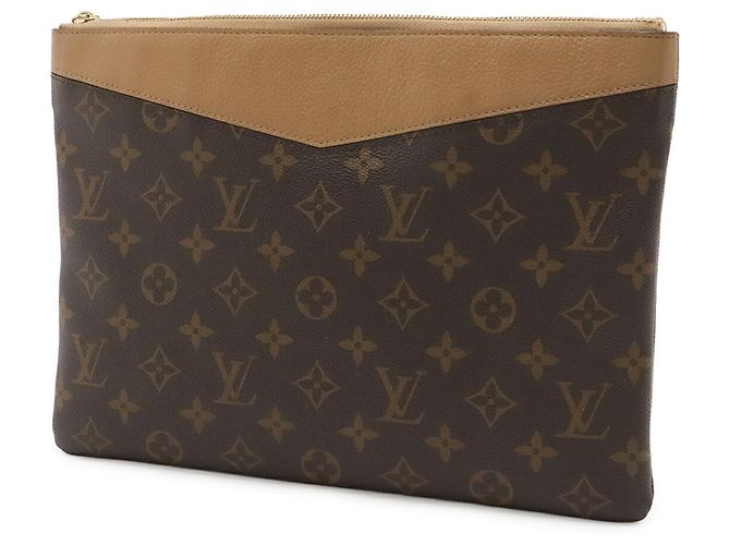Clutch Louis Vuitton Monogram Daily Beige - vista 3