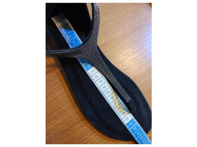 Brunello Cucinelli Sandali piatti in scamosciato nero e strass - vista 7