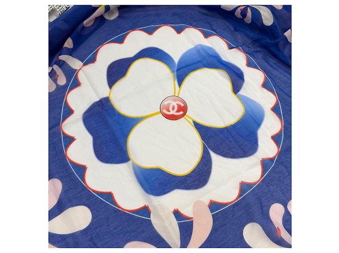 Sciarpa Chanel G19 in misto cotone e seta con motivo floreale blu - vista 7