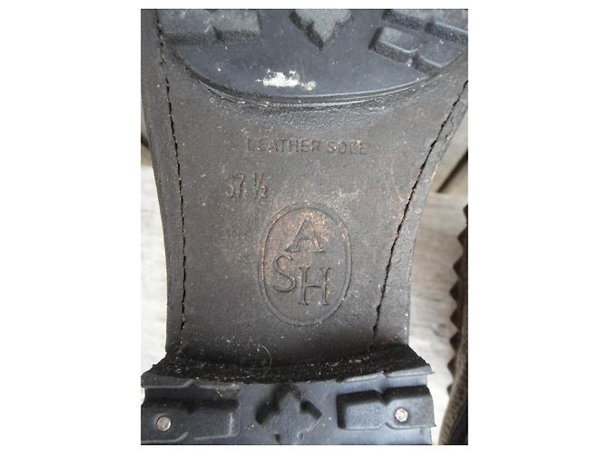 Ash Stivaletti in pelle metallizzata dorata con borchie Marrone D'oro - vista 6