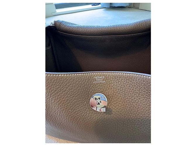Borsa Hermès Lindy 30 in Pelle Taurillon Clemence Grigio Etoupe - vista 5