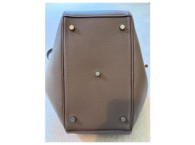 Borsa Hermès Lindy 30 in Pelle Taurillon Clemence Grigio Etoupe - vista 7