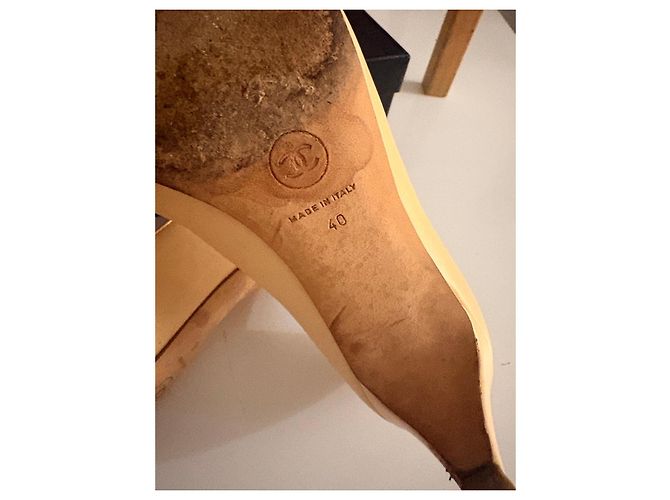 Décolleté bicolore Chanel in pelle beige e nero - vista 11