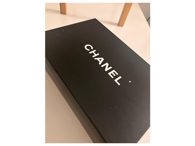 Décolleté bicolore Chanel in pelle beige e nero - vista 14