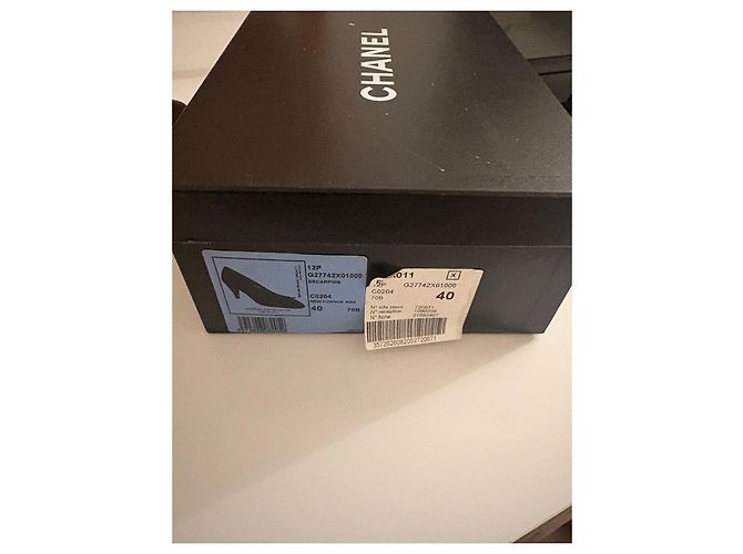 Décolleté bicolore Chanel in pelle beige e nero - vista 15