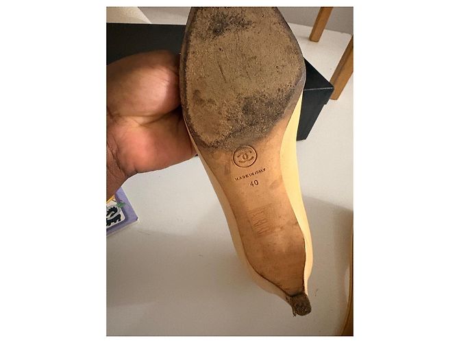 Décolleté bicolore Chanel in pelle beige e nero - vista 8