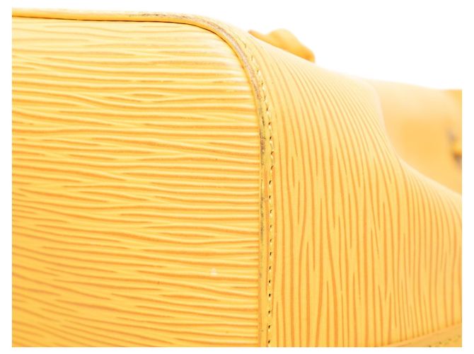 Louis Vuitton Petit Noe in pelle Epi gialla Giallo - vista 6
