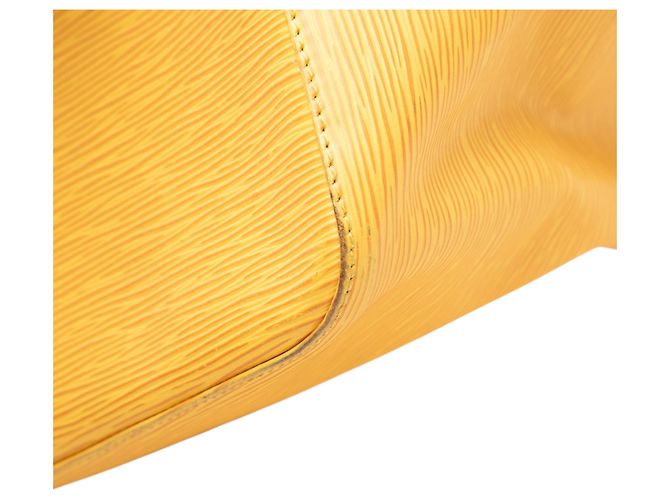 Louis Vuitton Petit Noe in pelle Epi gialla Giallo - vista 9