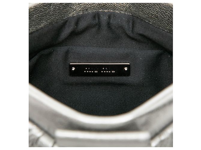 Clutch con struttura in nappa metallizzato matelassé argento Miu Miu con tracolla - vista 5