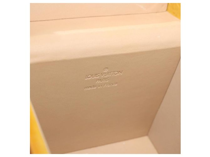 LOUIS VUITTON Vernis Bleecker Cosmetic Pouch Beige M91002 LV Auth BA13925 - vista 19