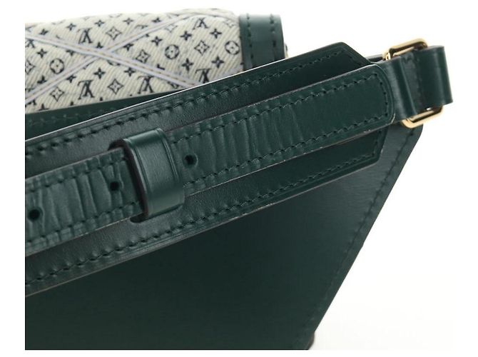 LOUIS VUITTON Monogram Maltage Line Bum Bag Dauphine Green M44724 Auth 189902M Verde Monogramma - vista 8