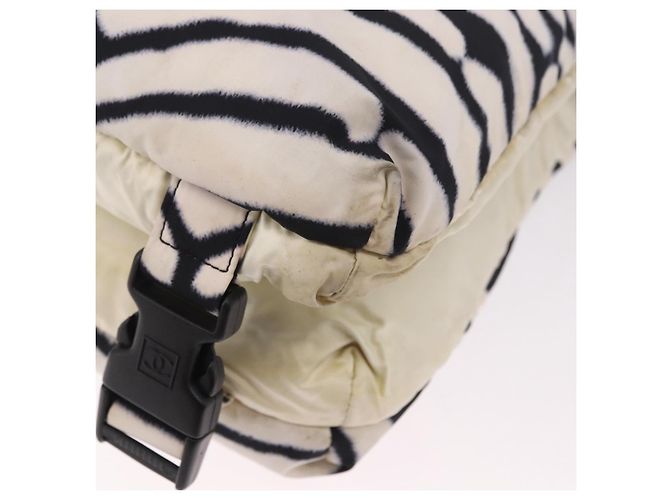 CHANEL Chanel Borsa a Spalla Sportiva Reversibile Zebra Bianca CC Auth BA14015 Bianco Stampa zebra - vista 15
