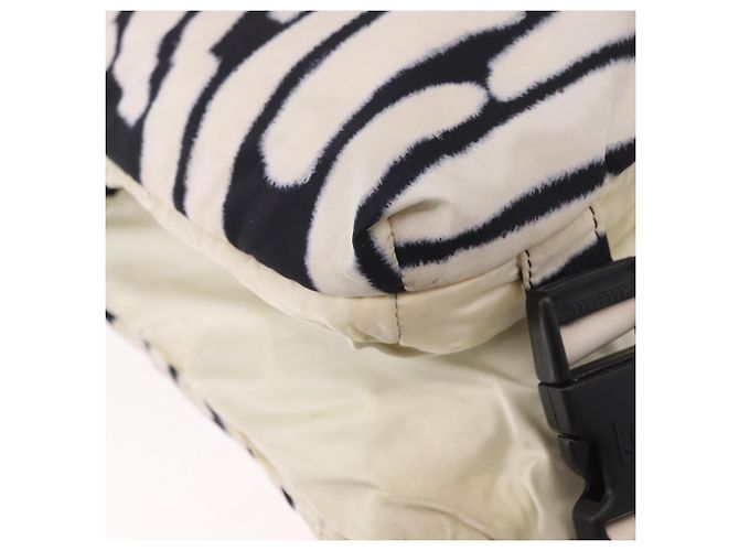 CHANEL Chanel Borsa a Spalla Sportiva Reversibile Zebra Bianca CC Auth BA14015 Bianco Stampa zebra - vista 16