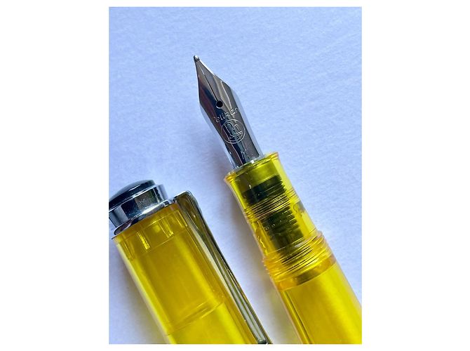 Autre Marque Pelikan M205 Duo Stylo Plume Neon Jaune - vue 2