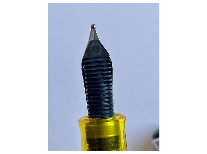 Autre Marque Pelikan M205 Duo Stylo Plume Neon Jaune - vue 8