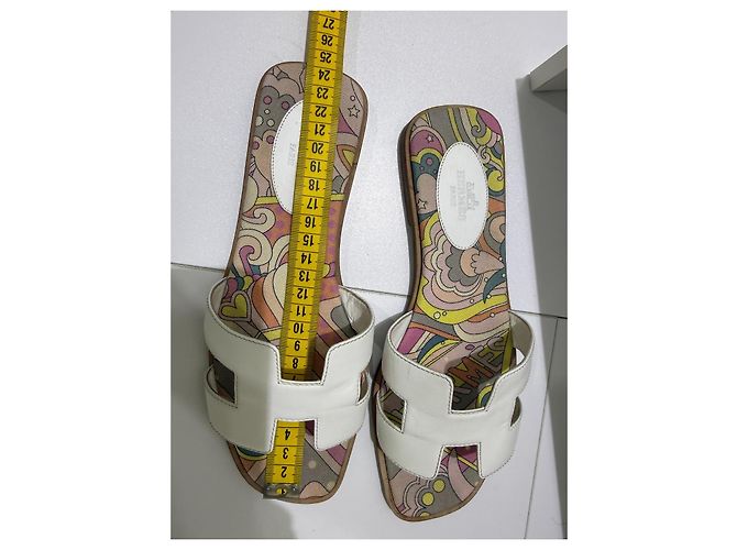 Sandali Hermès Oran bianchi in pelle e tessuto stampato 38 Bianco Multicolore - vista 13