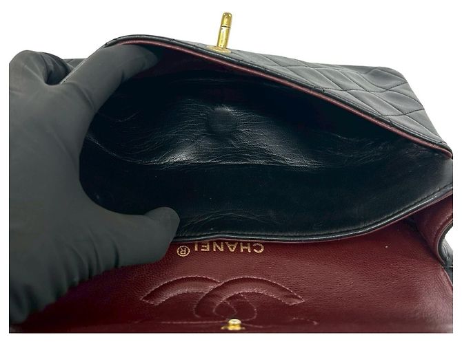 Bolso de hombro Chanel Double Flap Matelassé en piel de cordero negro - vista 10