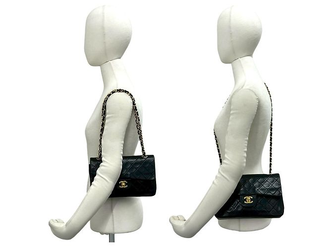 Bolso de hombro Chanel Double Flap Matelassé en piel de cordero negro - vista 2