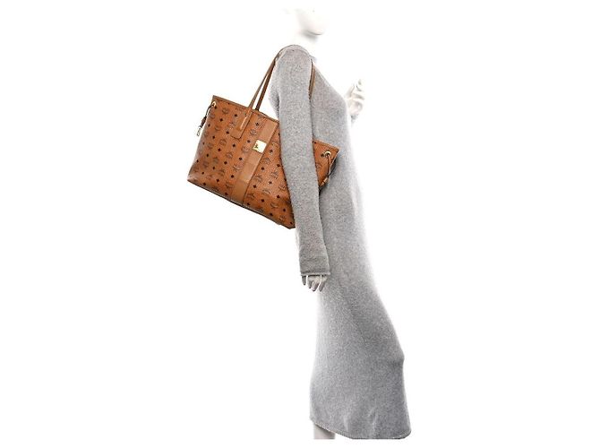 MCM Visetos Medium Liz Reversible Shopper Tote Cognac Marrone - vista 12