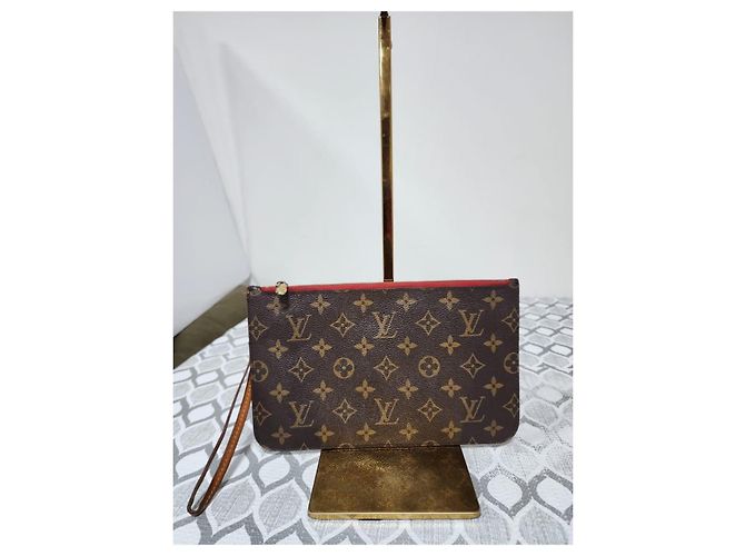 LOUIS VUITTON Monogram Neverfull MM Wristlet Marrón Castaño - vista 3