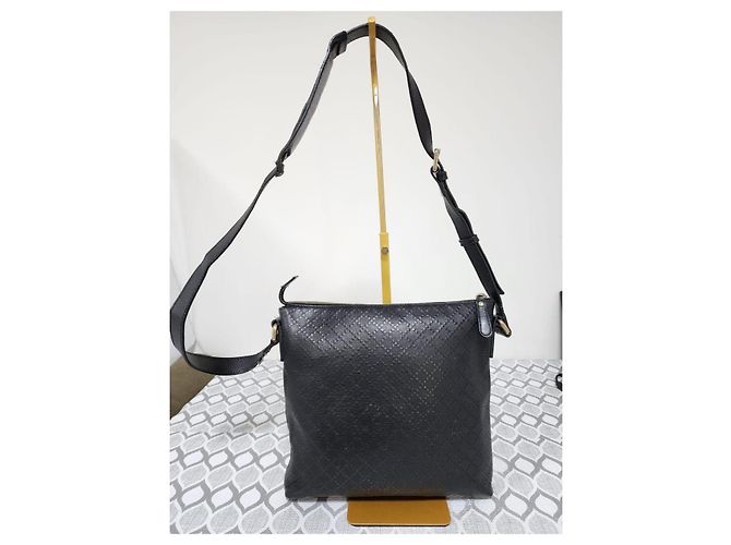 GUCCI Bolsa Messenger Plana Média Guccissima Signature Preta Preto - vista 3