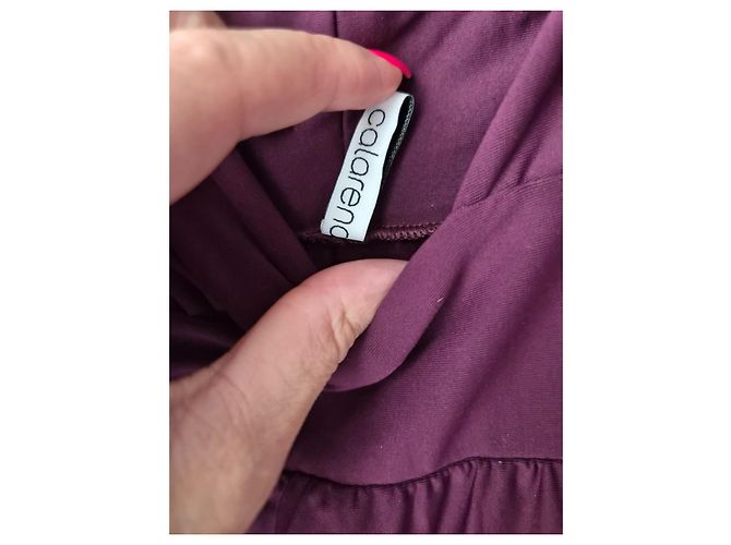Autre Marque Calarend langes Kleid in Pflaumenfarbe mit Goldringen - Ansicht 4