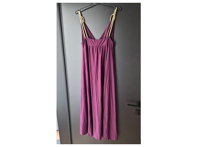 Autre Marque Calarend langes Kleid in Pflaumenfarbe mit Goldringen - Ansicht 6