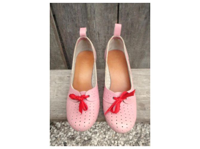 Swedish Hasbeens Décolleté in pelle traforata rosa - vista 3