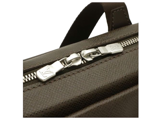 Borsa a Spalla Louis Vuitton Taiga Sayan Marrone - vista 5
