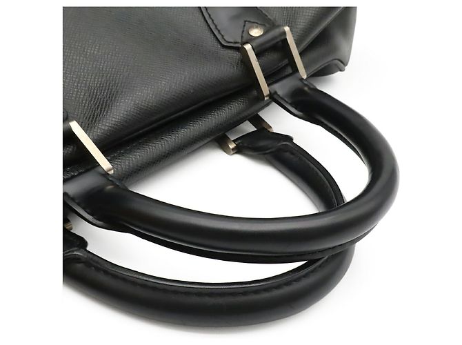 Borsa Boston Louis Vuitton Taiga Kendall PM Nero Bianco Grigio - vista 5