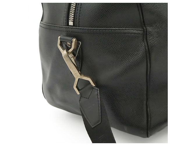 Borsa Boston Louis Vuitton Taiga Kendall PM Nero Bianco Grigio - vista 7