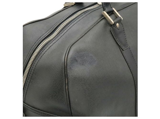 Borsa Boston Louis Vuitton Taiga Kendall PM Nero Bianco Grigio - vista 9