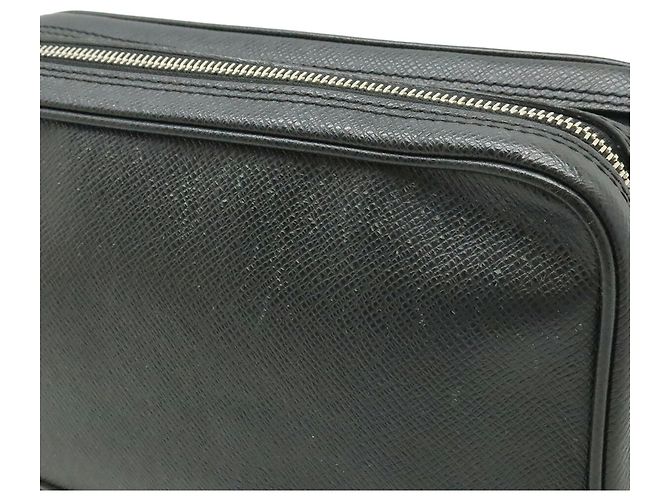 Clutch in pelle Taiga Louis Vuitton Nero Grigio - vista 10