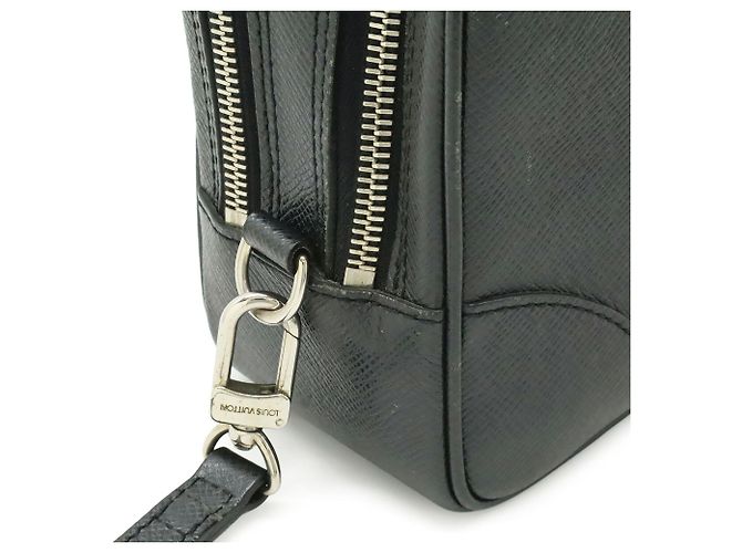 Clutch in pelle Taiga Louis Vuitton Nero Grigio - vista 8