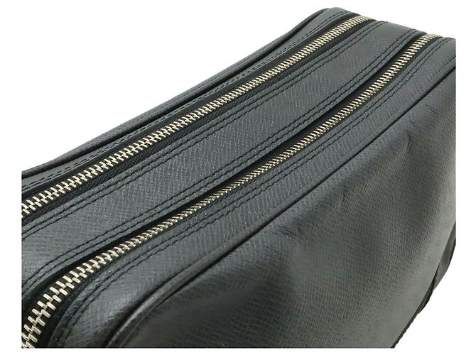 Clutch Louis Vuitton Taiga Nero Grigio - vista 6