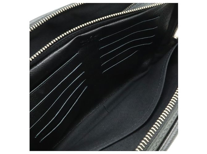 Clutch Louis Vuitton Taiga Nero Grigio - vista 7
