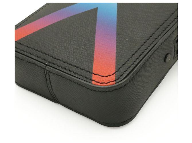 Borsa a tracolla Louis Vuitton Taiga Rainbow Danube Nero Multicolore - vista 4
